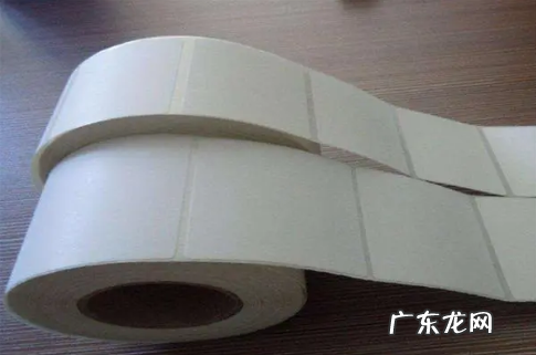 玻璃上贴纸胶怎么清理,未干的玻璃胶怎么清除