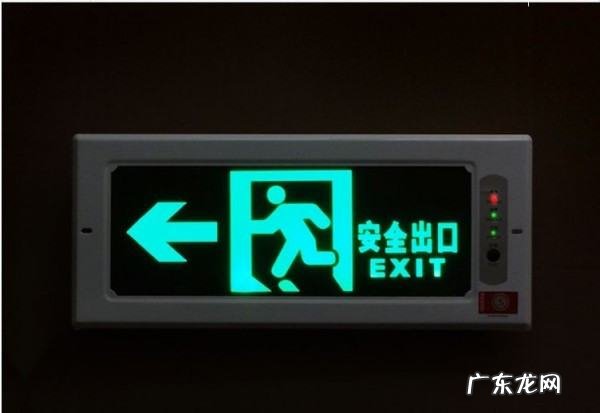 疏散指示离地面高度是多少,安全出口疏散指示牌距离地面有多少