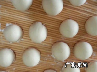 为什么揉的面团是散的,为什么和好的面团怎么也揉不光滑越揉越散像是一点面筋也没有而且一...