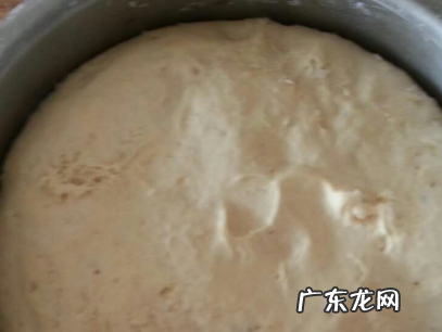 为什么揉的面团是散的,为什么和好的面团怎么也揉不光滑越揉越散像是一点面筋也没有而且一...