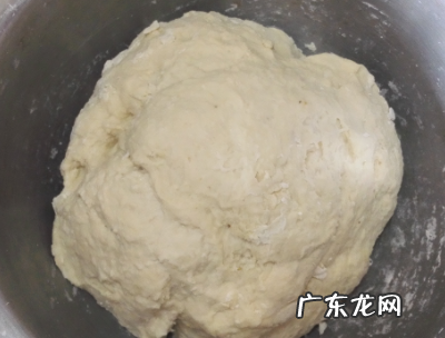 为什么揉的面团是散的,为什么和好的面团怎么也揉不光滑越揉越散像是一点面筋也没有而且一...
