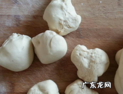 为什么揉的面团是散的,为什么和好的面团怎么也揉不光滑越揉越散像是一点面筋也没有而且一...