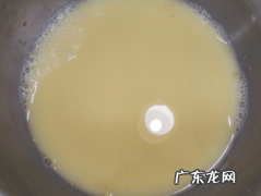 为什么揉的面团是散的,为什么和好的面团怎么也揉不光滑越揉越散像是一点面筋也没有而且一