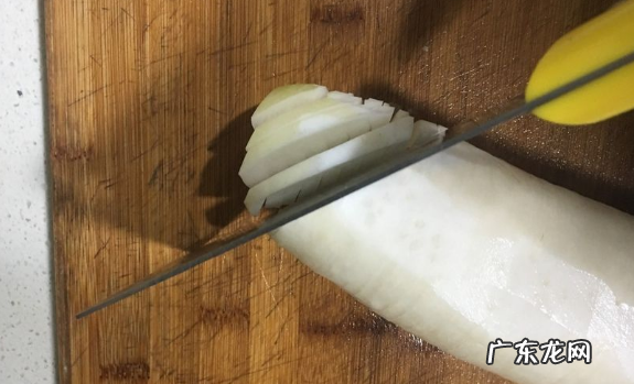 白萝卜怎么切长条不断,长白萝卜怎么切螺旋