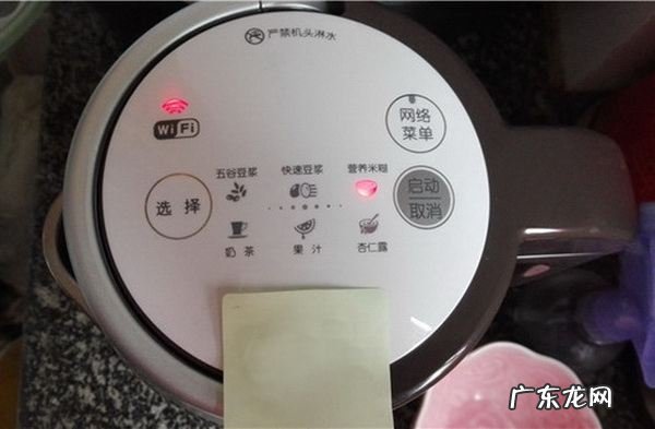 灰枣要洗干净才能吃,灰枣上面的灰可以直接吃
