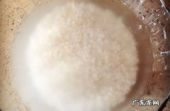灰枣要洗干净才能吃,灰枣上面的灰可以直接吃