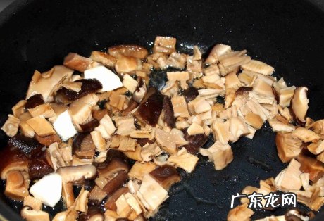 荷叶包糯米鸡怎么做,荷叶包糯米鸡的做法步骤