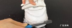 青草汁弄到白鞋上怎么办 小白鞋上的青草汁怎么去
