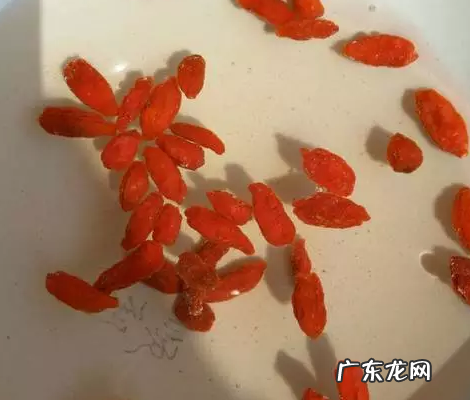 银耳汤的配料有哪些,做银耳汤需要哪些材料窍门