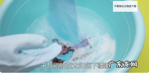 橡胶手套破了一个小洞怎么补,修补橡胶手套方法