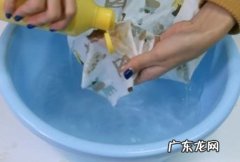 笔油弄到白衣服上怎么洗,中性笔油弄衣服上怎么去除