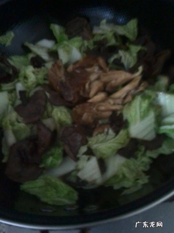 白菜炖蘑菇怎么做,香菇炖白菜怎么做好吃窍门