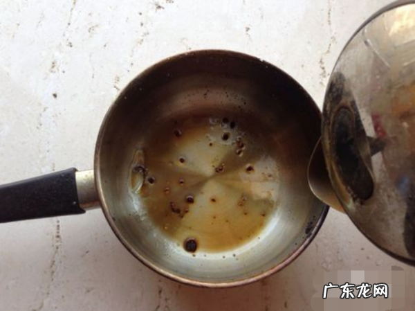 糖凝固在锅上怎么办,焦糖粘到锅上怎么去掉