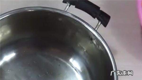 锅烧干了能直接加水,锅烧干了能直接加水