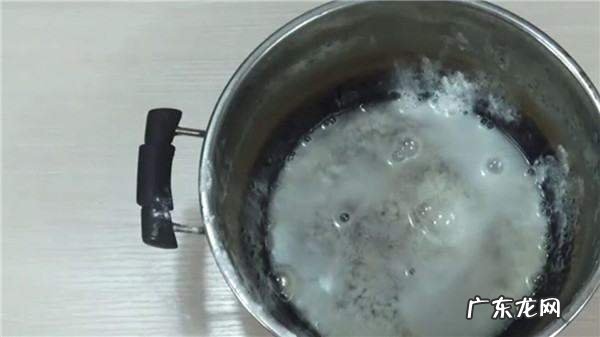 锅烧干了能直接加水,锅烧干了能直接加水