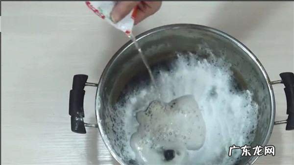 锅烧干了能直接加水,锅烧干了能直接加水