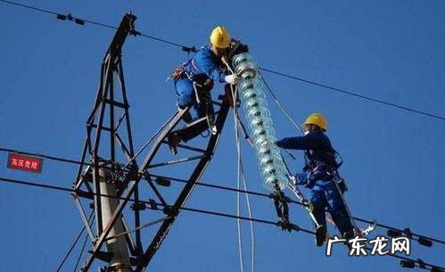远离高压电线杆多少米是安全距离,雷雨天气不要走近高压电杆多少米