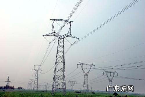 远离高压电线杆多少米是安全距离,雷雨天气不要走近高压电杆多少米