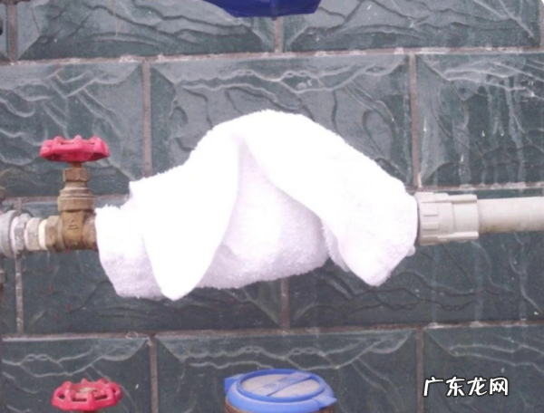 塑料水管冻了怎么化开,水管被冻住了怎么快速解冻