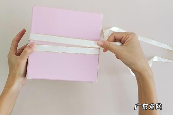 礼带的结怎么打,礼盒的蝴蝶结怎么打