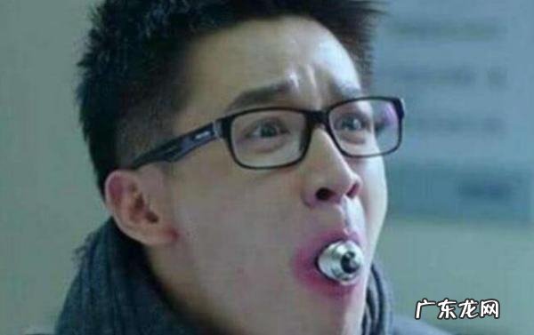 灯泡放嘴巴里怎么取出来,为什么灯泡塞进嘴里拿不出来怎么办