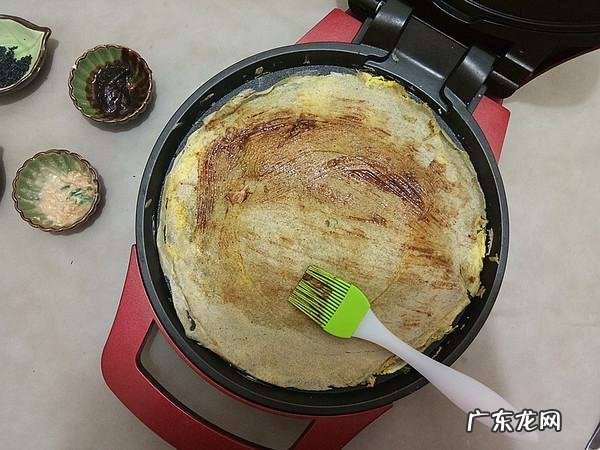 电饼铛怎么把煎饼摊薄,煎饼果子怎样摊的薄
