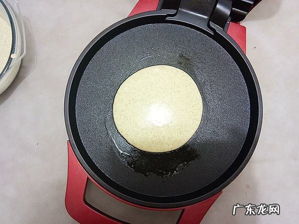 电饼铛怎么把煎饼摊薄,煎饼果子怎样摊的薄