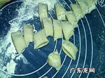 怎么把面擀得又圆又薄,怎么才能擀出圆圆的面皮