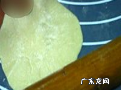 怎么把面擀得又圆又薄,怎么才能擀出圆圆的面皮