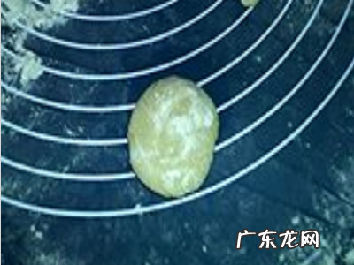 怎么把面擀得又圆又薄,怎么才能擀出圆圆的面皮