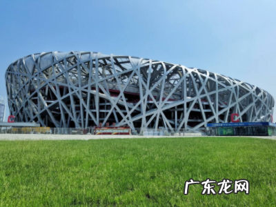 一个体育场的面积大概是多少,一个体育场的占地面积大约是6什么
