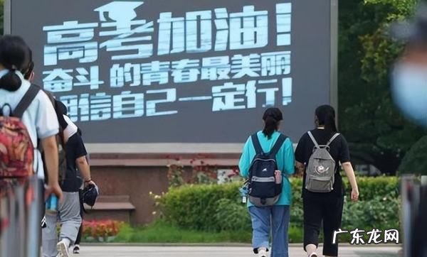 小孩高考穿什么颜色衣服,高考一般穿什么颜色的衣服