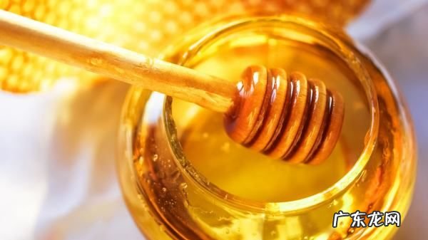 蜂蜜水什么时候喝最佳,喝蜂蜜水的功效与作用什么时候喝合适