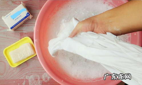 衣服商标怎么弄下来,衣服上的标签.logo 怎么才能弄掉是粘上去的