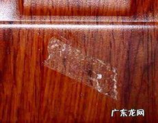 门上的双面胶怎么处理干净,木门上留下的胶带粘痕怎么去除