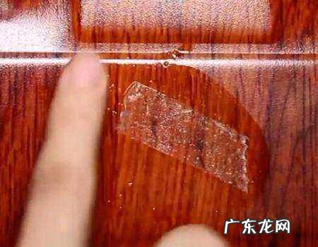 门上的双面胶怎么处理干净,木门上留下的胶带粘痕怎么去除