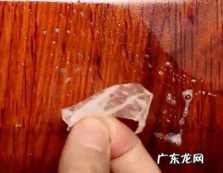 门上的双面胶怎么处理干净,木门上留下的胶带粘痕怎么去除