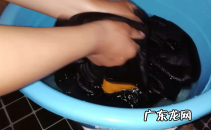 衣服上弄到草莓汁怎么洗,衣服染上血渍怎么清除