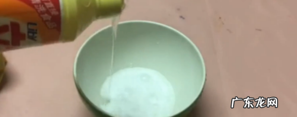 衣服上好久的油渍怎么洗,衣服上很久的油渍怎么去除