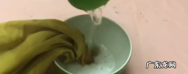 衣服上好久的油渍怎么洗,衣服上很久的油渍怎么去除