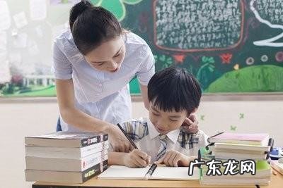 两姐妹之间的孩子怎么称呼,两姐妹妹妹的孩子叫姐姐叫什么