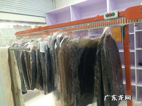 什么是干洗衣服不放水洗吗?,干洗是不是不用水来洗的