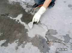 水泥地面上的白碱怎么处理,水泥地面起碱怎么处理