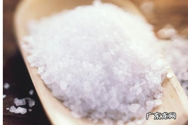 海水中的盐是怎么产生的,海里的盐是从哪里来的江水河水流入大海都变咸了