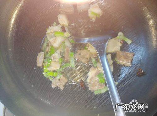 红萝卜炒粉丝怎么炒好吃,青萝卜炒粉条的做法大全家常