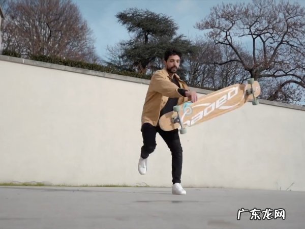 什么是自由式滑板,单板滑雪板 freestyle公园板全能板之间有什么联系与区别