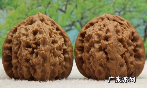 文玩核桃凹槽里面黑怎么去除,文玩核桃里面的脏东西怎么清理干净