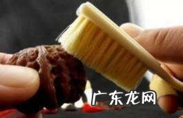 文玩核桃凹槽里面黑怎么去除,文玩核桃里面的脏东西怎么清理干净