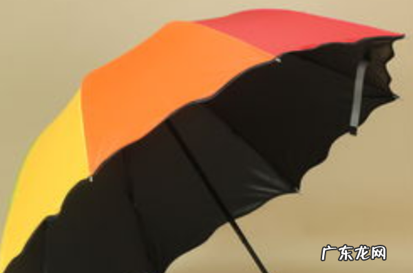 黑胶雨伞下雨可以用,内层黑胶伞能不能淋雨