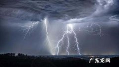 打雷是交流还是直流,打雷的时候那一道闪电是直流电还是交流电